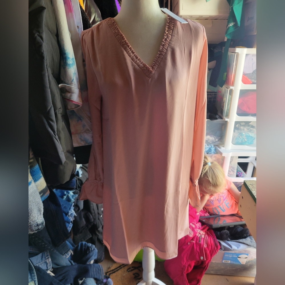 Three Eighty Two NWT Kate VNECK Mini Dress Size Small‎ Peach